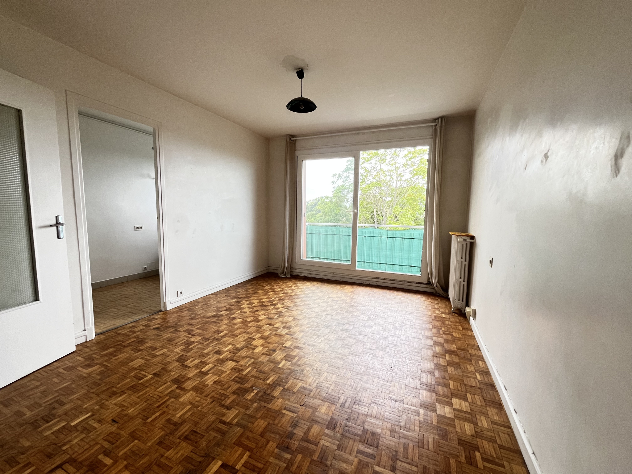 A VENDRE   STUDIO D’EXCEPTION DE 26 m2 AVEC BALCON, PARKING ET CAVE - ARCUEIL 94110